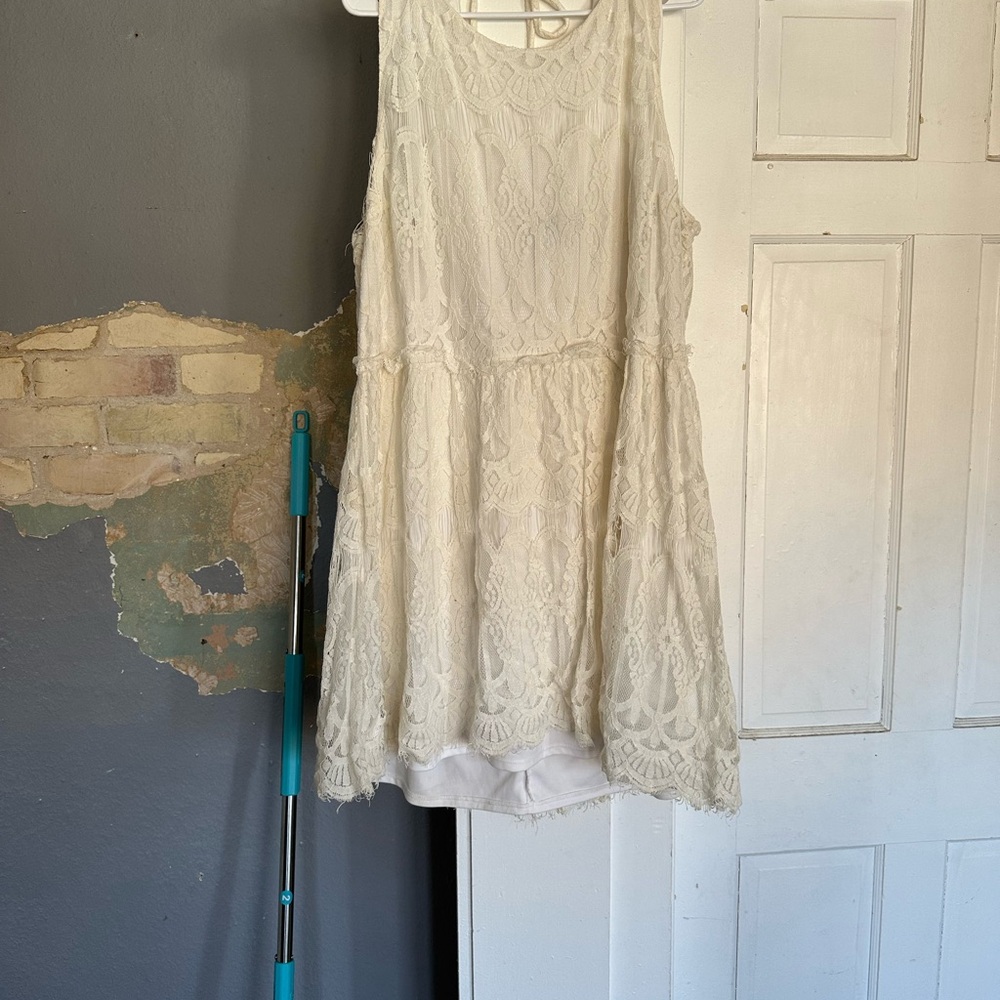 Elegant Lace Sleeveless Dress - Cream